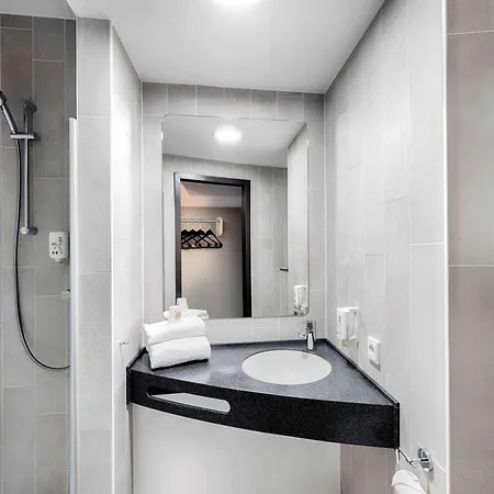 Luebeck-hbf Hotell 3*