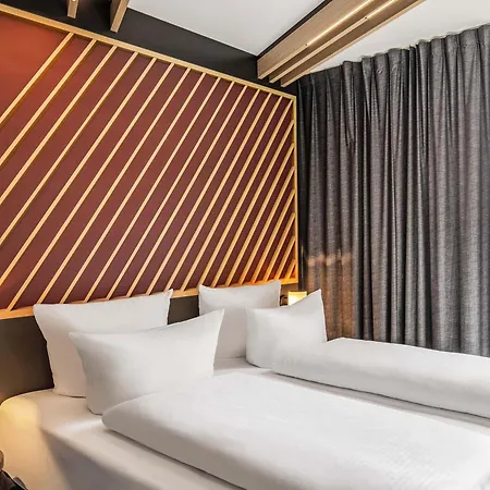 Luebeck-hbf Hotell 3*